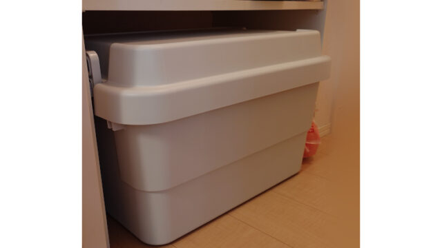 無印良品の頑丈収納ボックス　白くて大きな箱です。